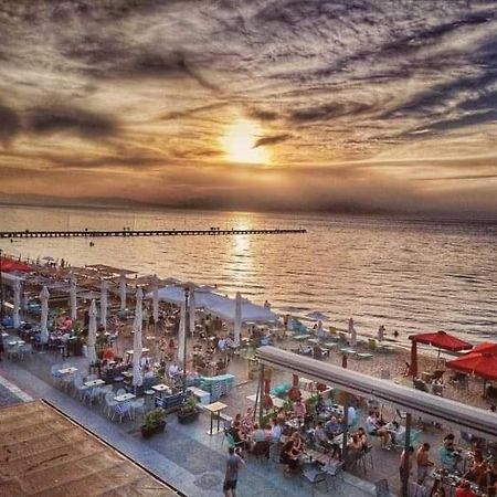Atlantis "Pleasure By The Sea" Apartment Peraía Екстериор снимка