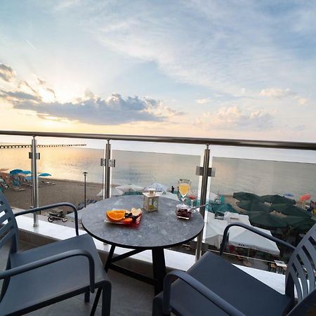 Atlantis "Pleasure By The Sea" Apartment Peraía Екстериор снимка