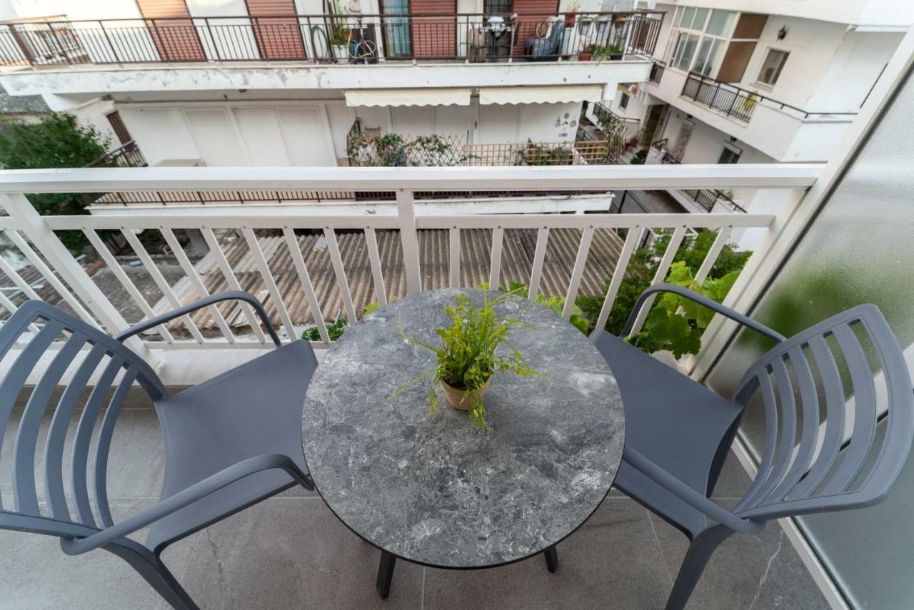 Atlantis "Pleasure By The Sea" Apartment Peraía Екстериор снимка