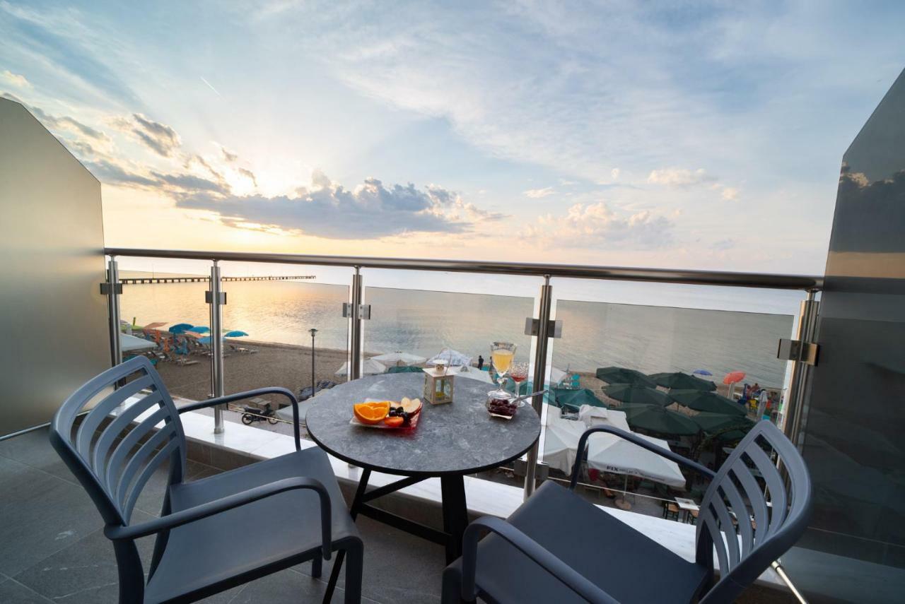 Atlantis "Pleasure By The Sea" Apartment Peraía Екстериор снимка