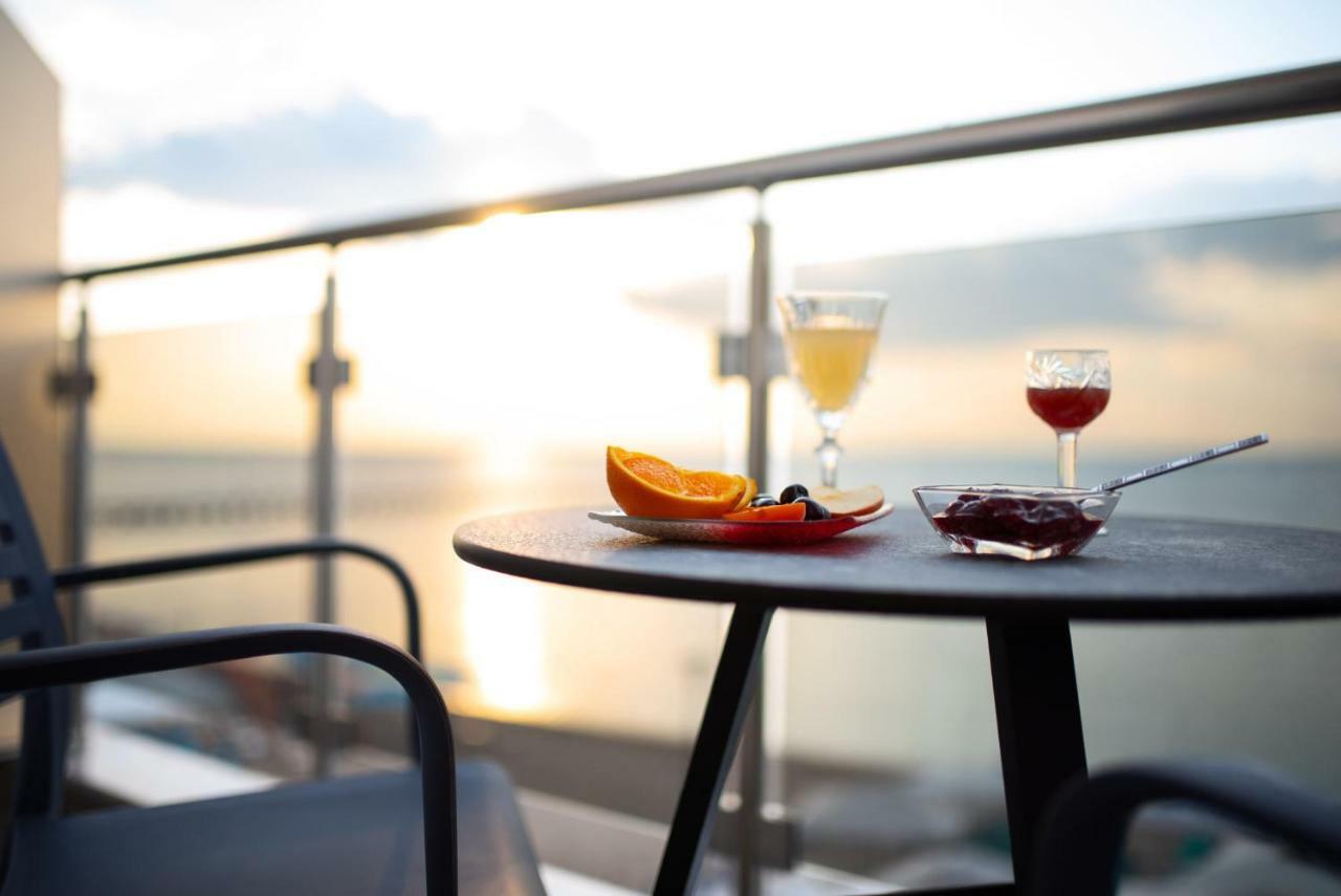 Atlantis "Pleasure By The Sea" Apartment Peraía Екстериор снимка